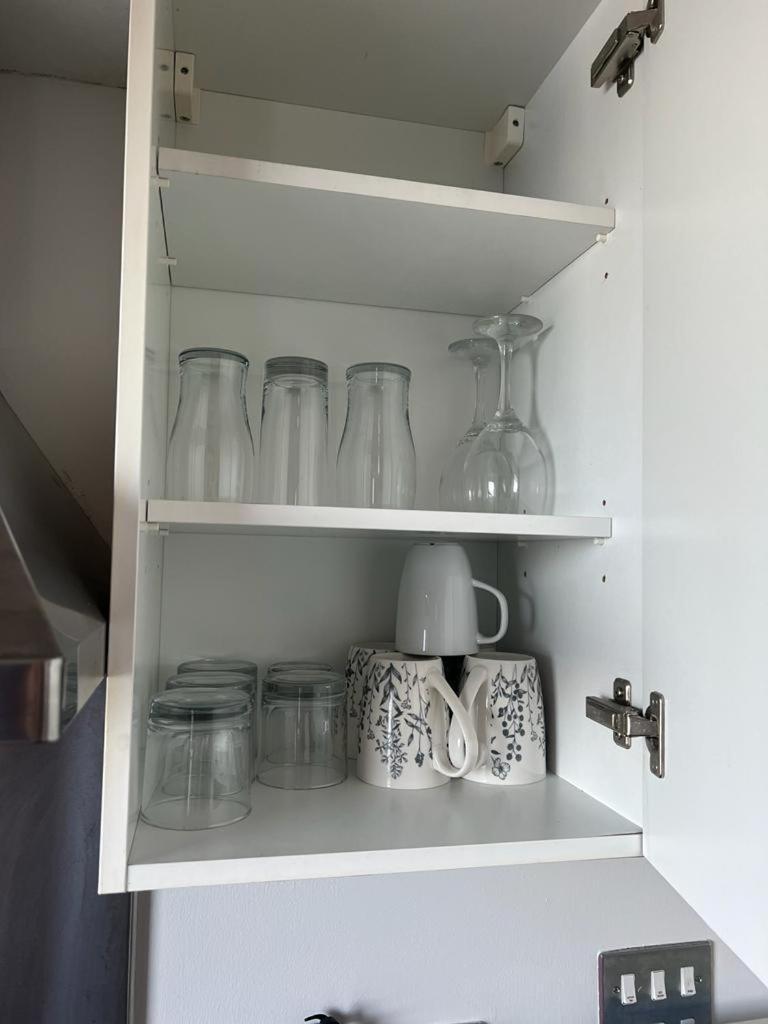 Modern 2 Bed Apartment With Stunning Seaside View EDI Eksteriør bilde