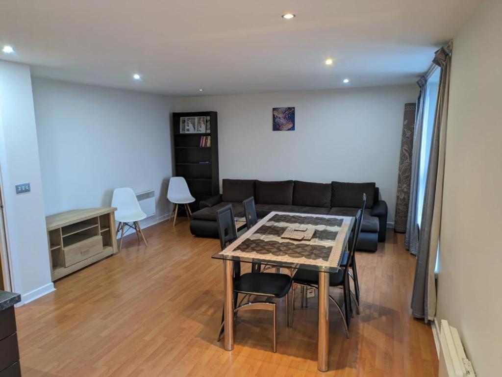 Modern 2 Bed Apartment With Stunning Seaside View EDI Eksteriør bilde