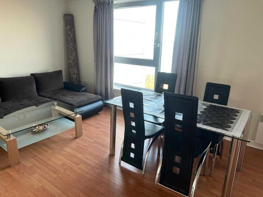 Modern 2 Bed Apartment With Stunning Seaside View EDI Eksteriør bilde